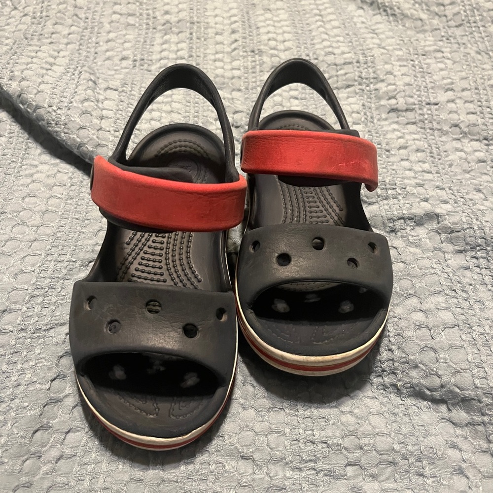 Toddler boys crocs (c10)